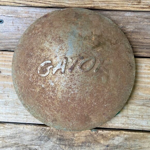 Vintage Gator Boat Trailer Hubcap 8-1/4" - Picture 1 of 5